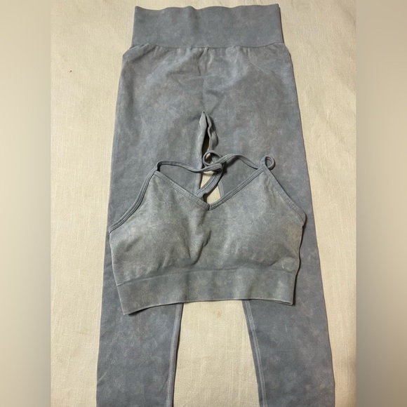 Super cute Amazon gray workout set - Picture 7 of 8